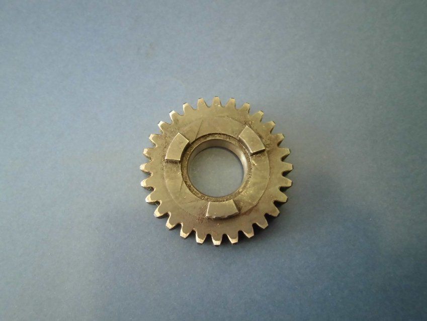 PIÑÓN LIBRE DE 3ª Z 28    PURSANG 125 MK9/10