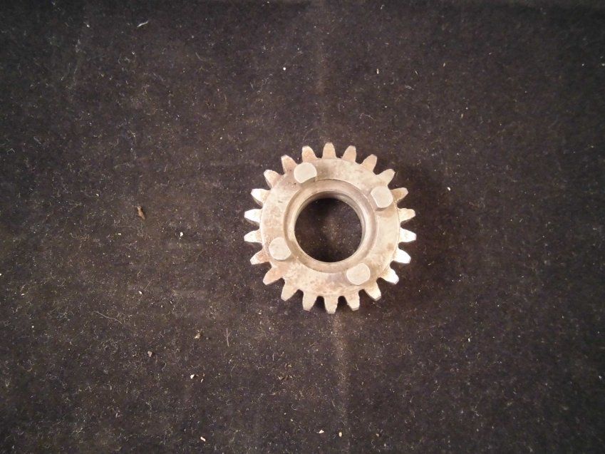 B 331009 Piñón libre de 1ª Z 22, Bultaco 4V