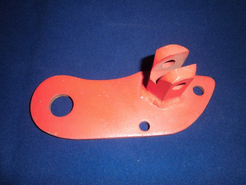 B 2600259 Soporte estribo lado derecho, Matador MK3