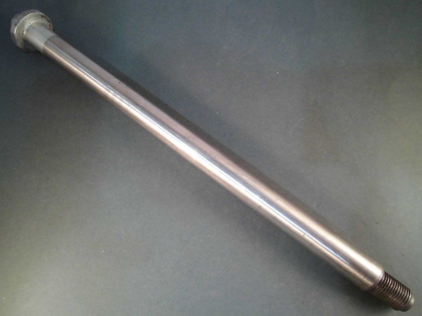 B 19405012 Eje rueda trasera 17x304, Pursang MK10 125 200