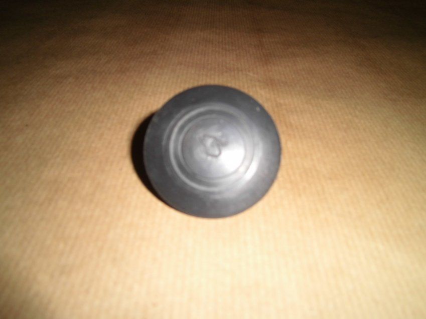 TAPÓN TORNILLO SUJECIÓN DEPÓSITO "FRONTERA 74" AMARILLA 