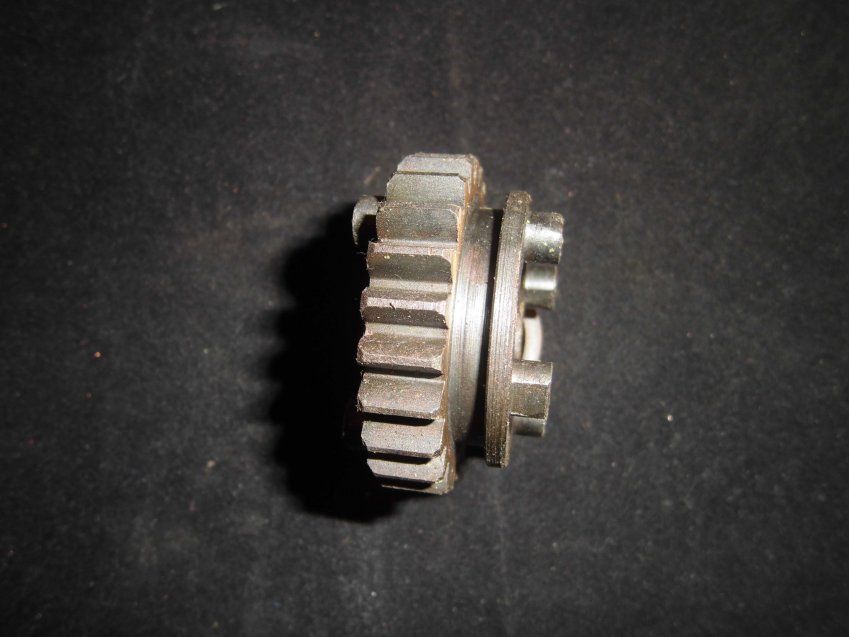 B 12011P008 Piñón desplazable de 3ª Z 24, Pursang MK 7 8, 125 200 250 360