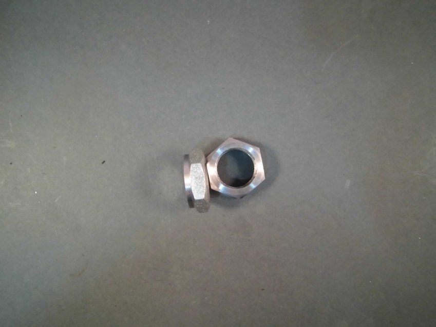 TUERCA FIJADORA DE CUBO DE EMBRAGUE