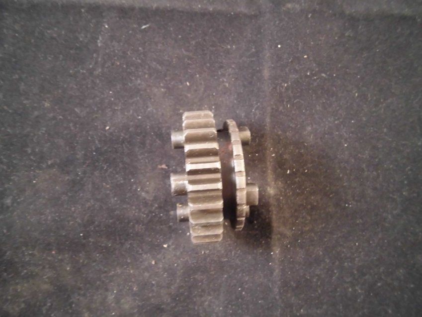 B 12211008 Piñón desplazable de 3ª Z 24, Sherpa T 124 125 150 151 158 159 183 190 191