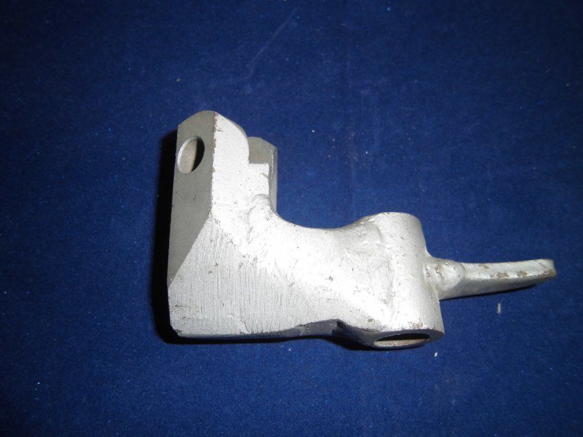 B 7000259 Soporte estribo lado dcho