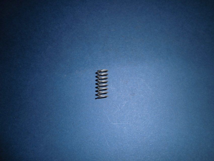 B 715033 Muelle del excitador, carb
