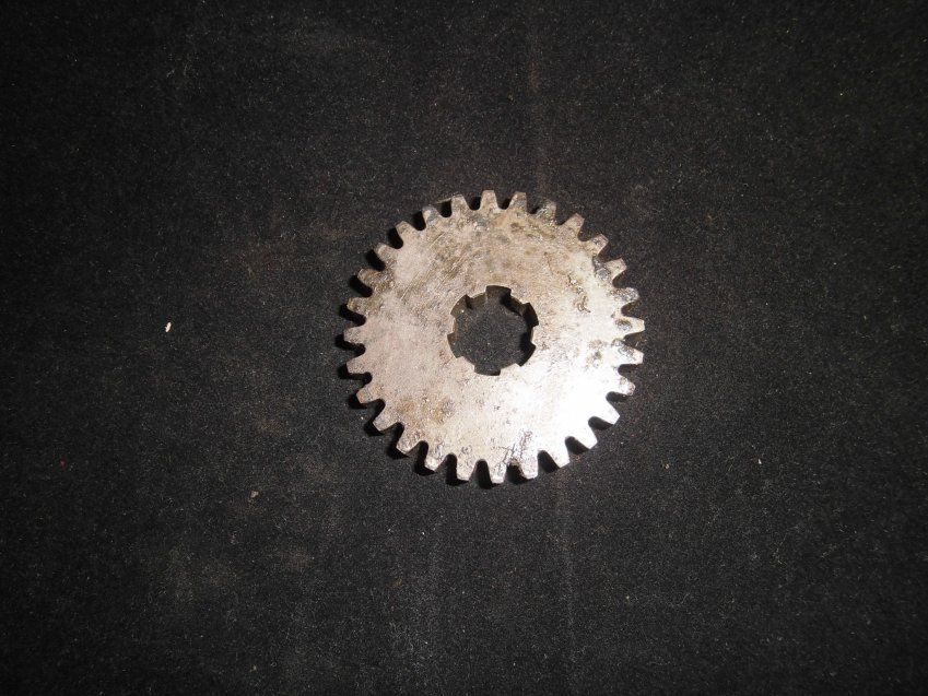 B 111006 Piñón intermedio de 1ª Z 28, Tralla 101, 102Bultaco 155,200Sherpa N 155, Mercurio 125 155(depende nº de motor) Campera 125